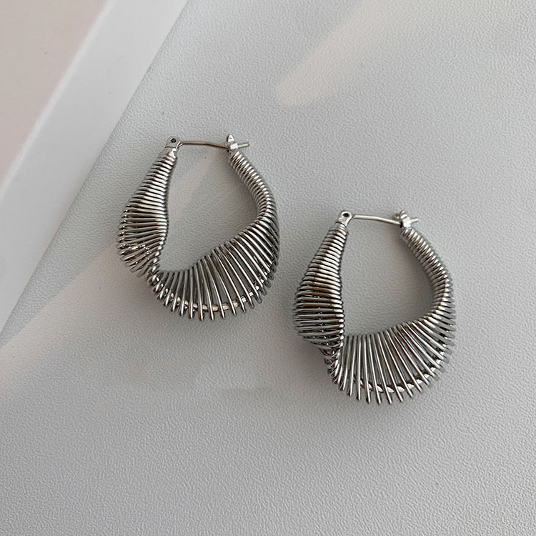 Retro Oval Alloy Pleated Womenu0027S Earrings 1 Pair