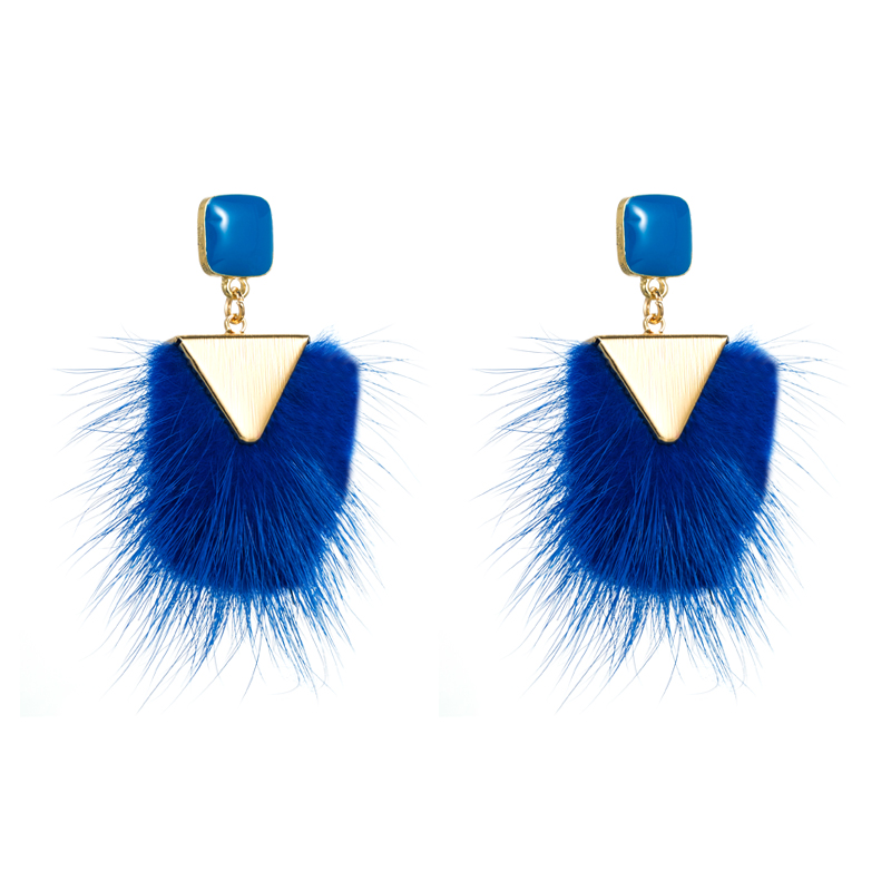 Elegant Geometric Solid Color Artificial Feather Alloy Plating Womenu0027S Drop Earrings 1 Pair