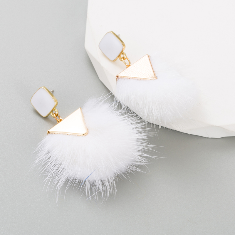 Elegant Geometric Solid Color Artificial Feather Alloy Plating Womenu0027S Drop Earrings 1 Pair