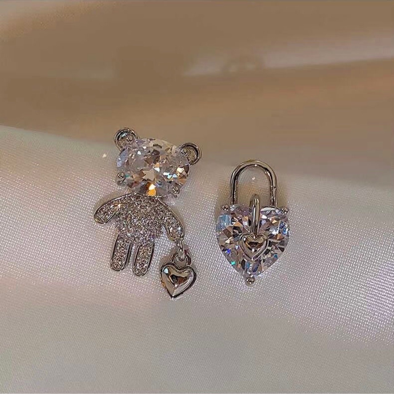 Cute Bear Heart Shape Alloy Asymmetrical Inlay Rhinestones Womenu0027S Ear Studs 1 Pair