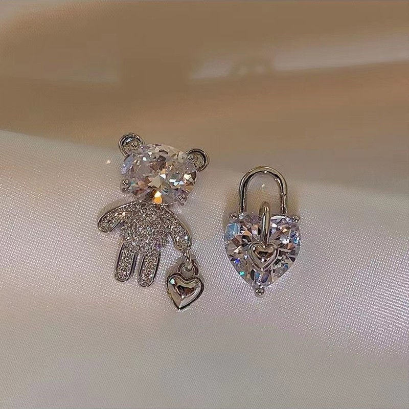 Cute Bear Heart Shape Alloy Asymmetrical Inlay Rhinestones Womenu0027S Ear Studs 1 Pair