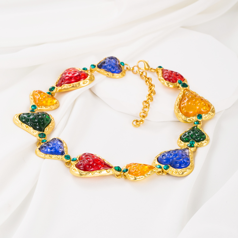 Retro Heart Shape Alloy Resin Inlay Resin Womenu0027S Choker 1 Piece