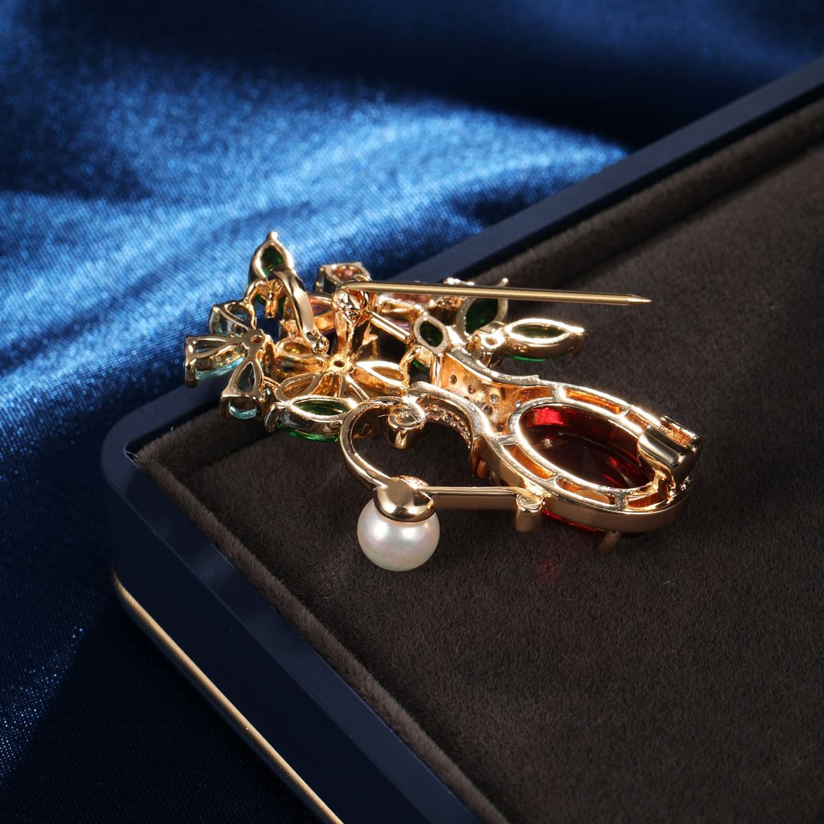 Elegant Vase Copper Plating Zircon Unisex Brooches