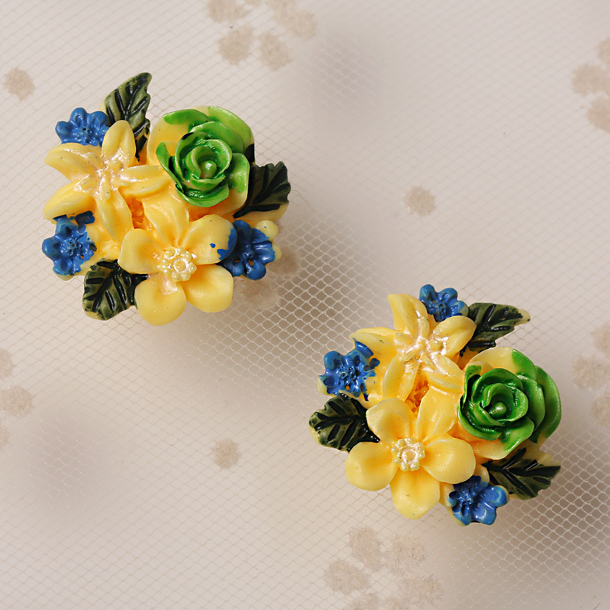 Fashion Flower Resin Three-dimensional Womenu0027S Ear Studs 1 Pair