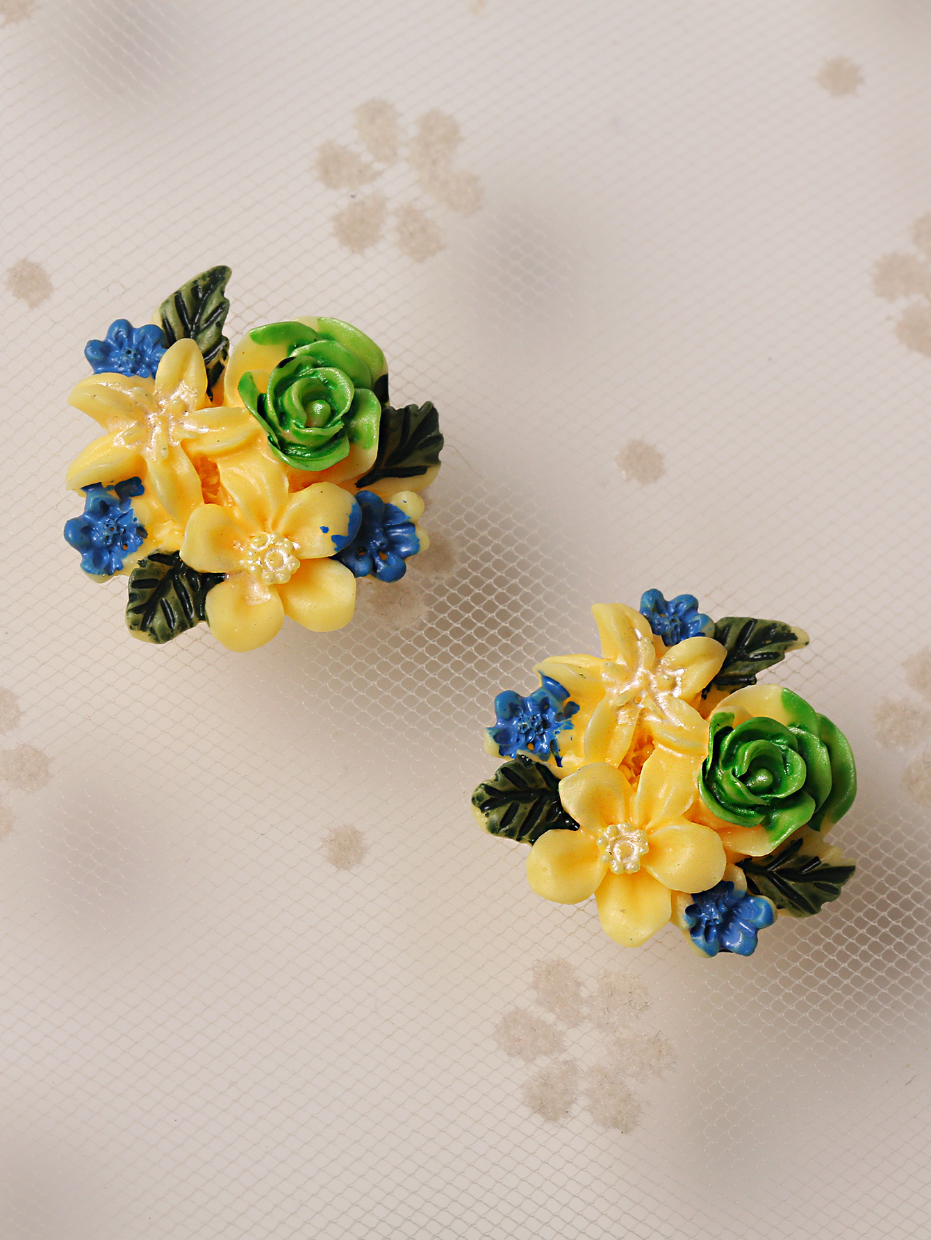 Fashion Flower Resin Three-dimensional Womenu0027S Ear Studs 1 Pair