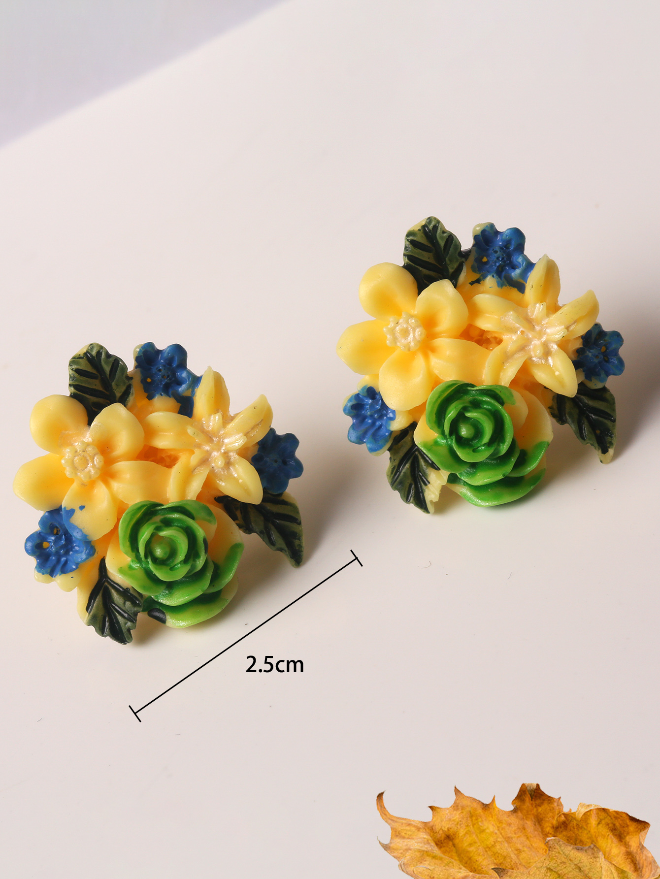 Fashion Flower Resin Three-dimensional Womenu0027S Ear Studs 1 Pair