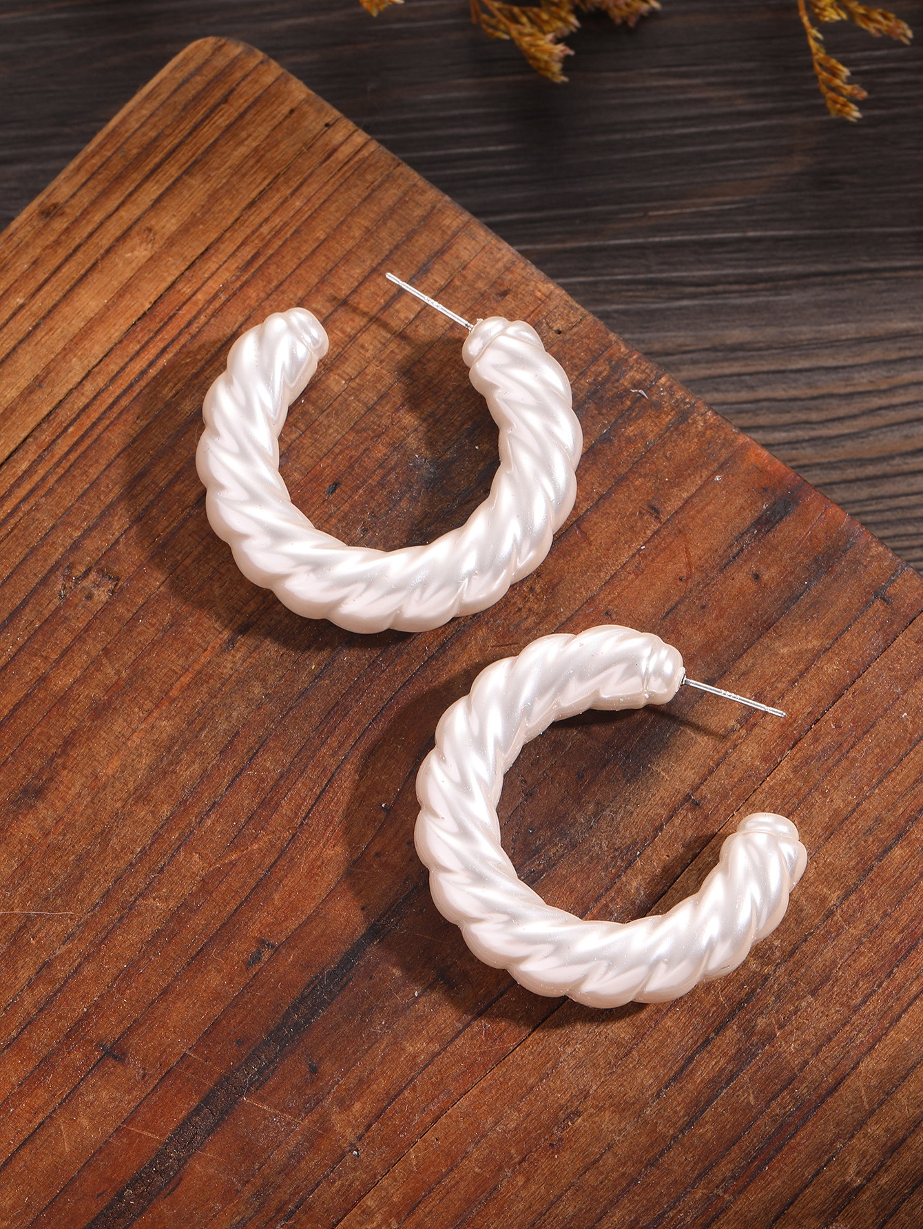 Simple Style C Shape Imitation Pearl Pleated Womenu0027S Ear Studs 1 Pair