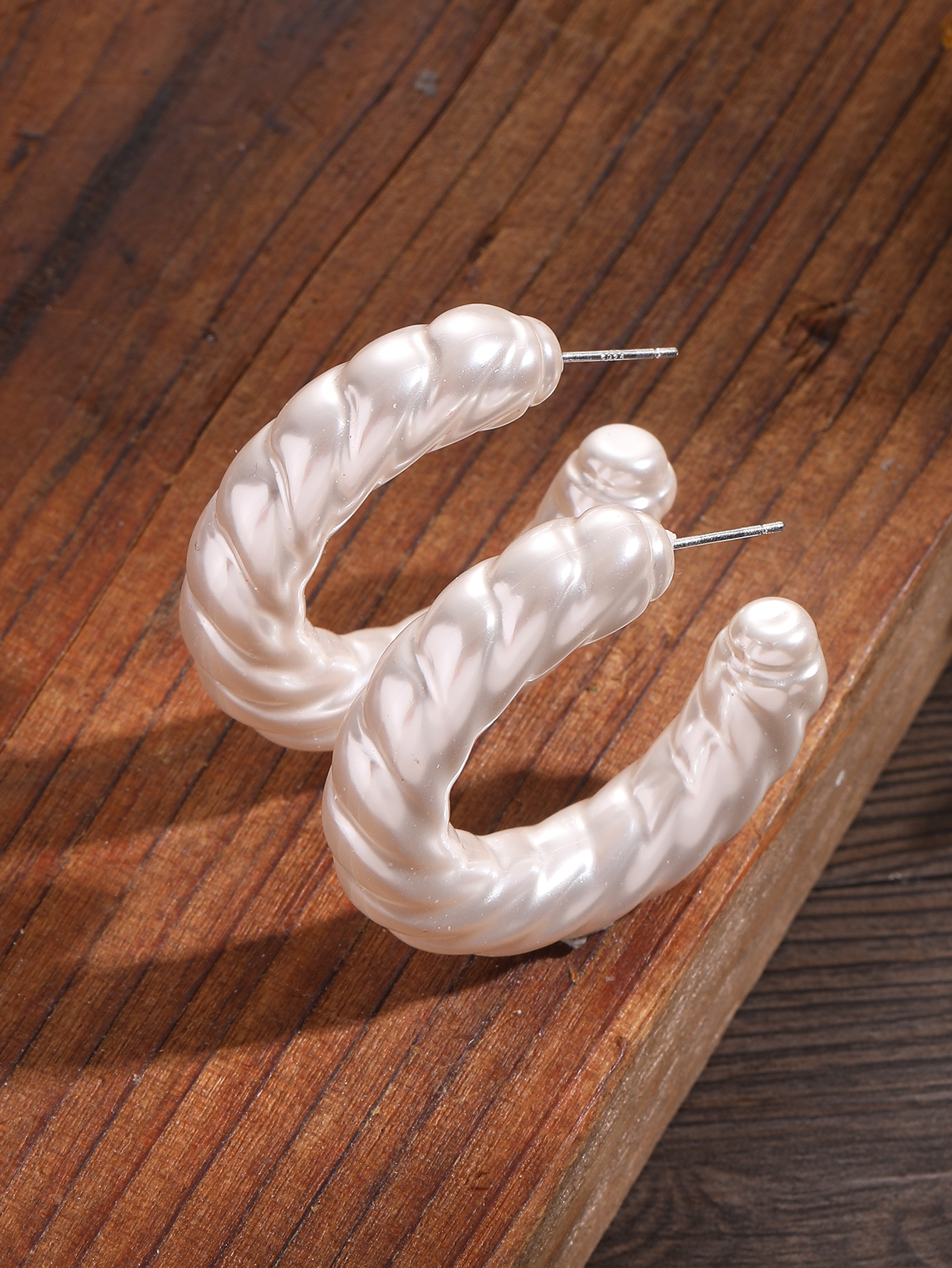 Simple Style C Shape Imitation Pearl Pleated Womenu0027S Ear Studs 1 Pair