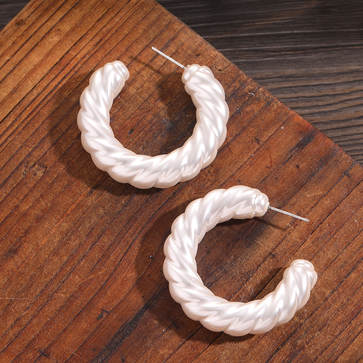 Simple Style C Shape Imitation Pearl Pleated Womenu0027S Ear Studs 1 Pair