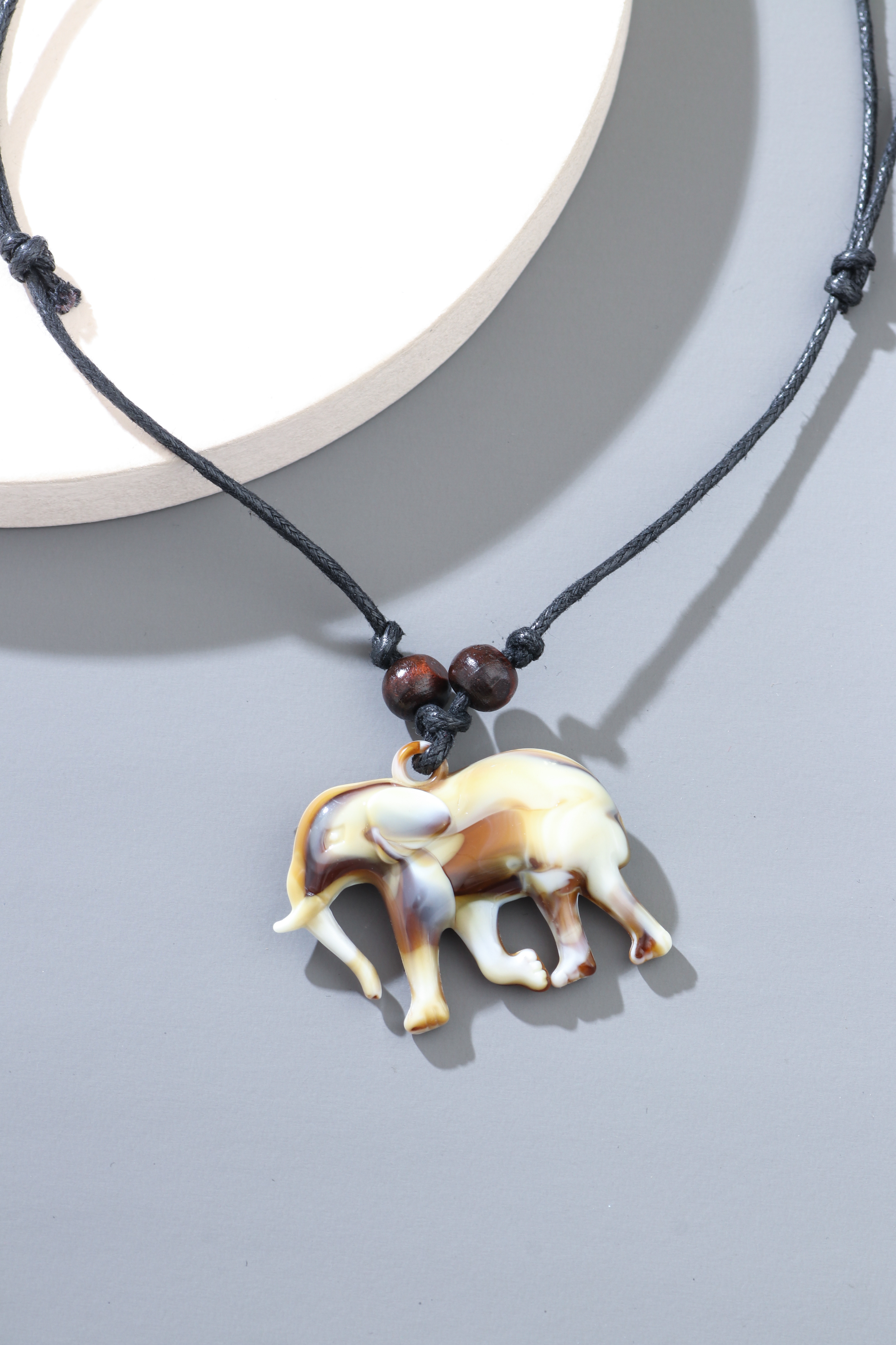 Ethnic Style Elephant Resin Unisex Pendant Necklace 1 Piece