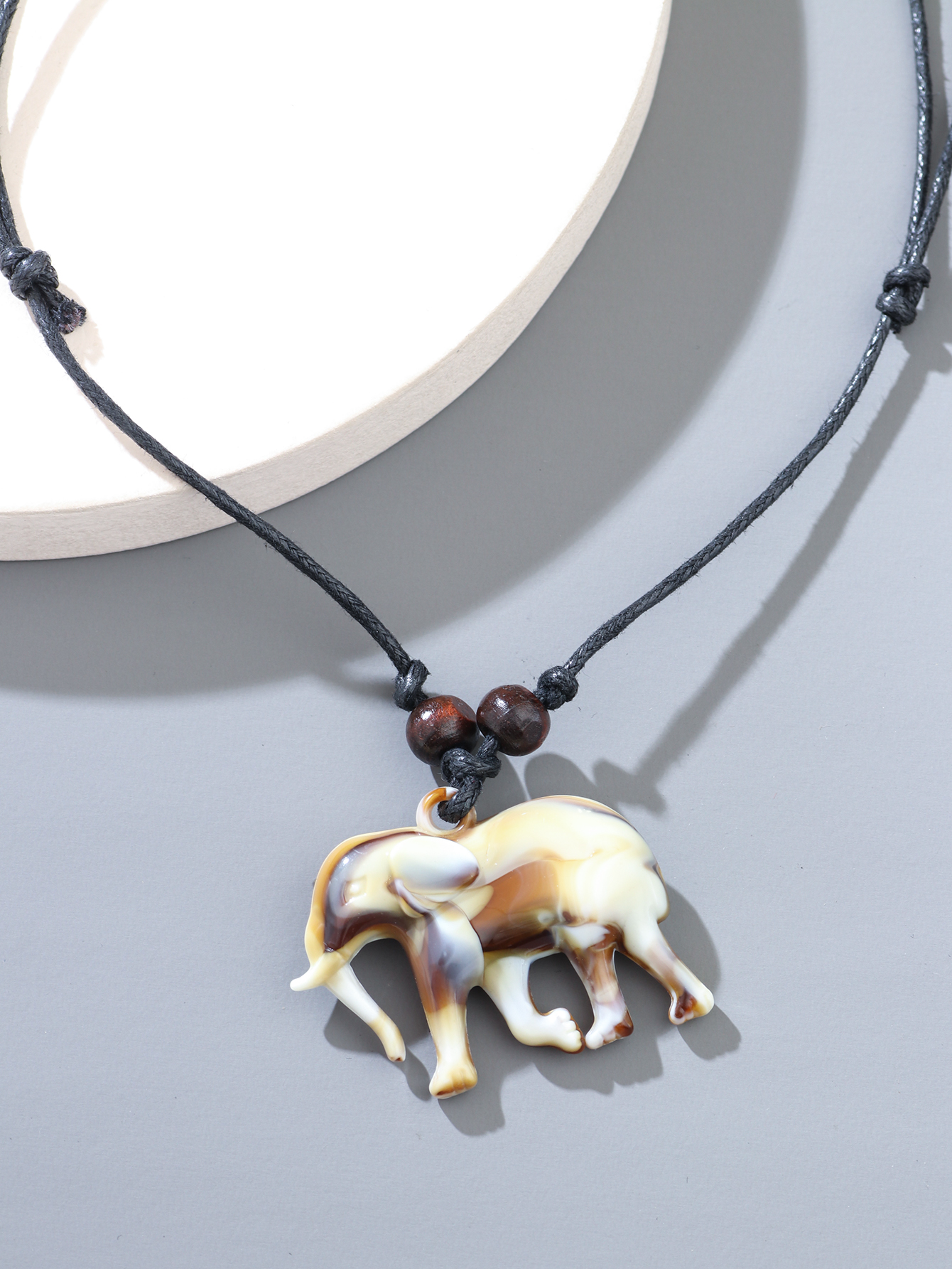 Ethnic Style Elephant Resin Unisex Pendant Necklace 1 Piece