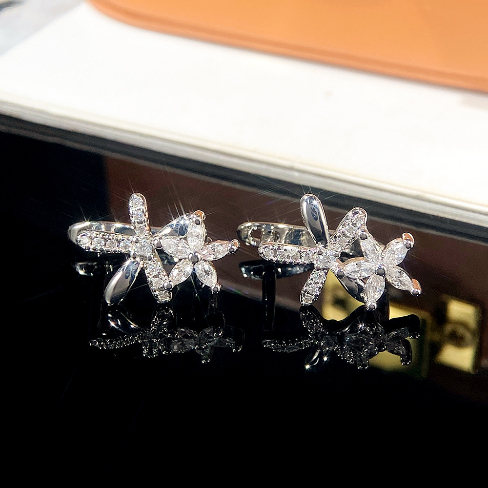 Fashion Geometric Flower Copper Plating Zircon Earrings 1 Pair