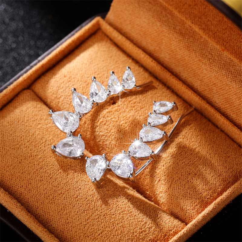 Simple Style Leaf Copper Inlay Artificial Diamond Ear Studs 1 Pair