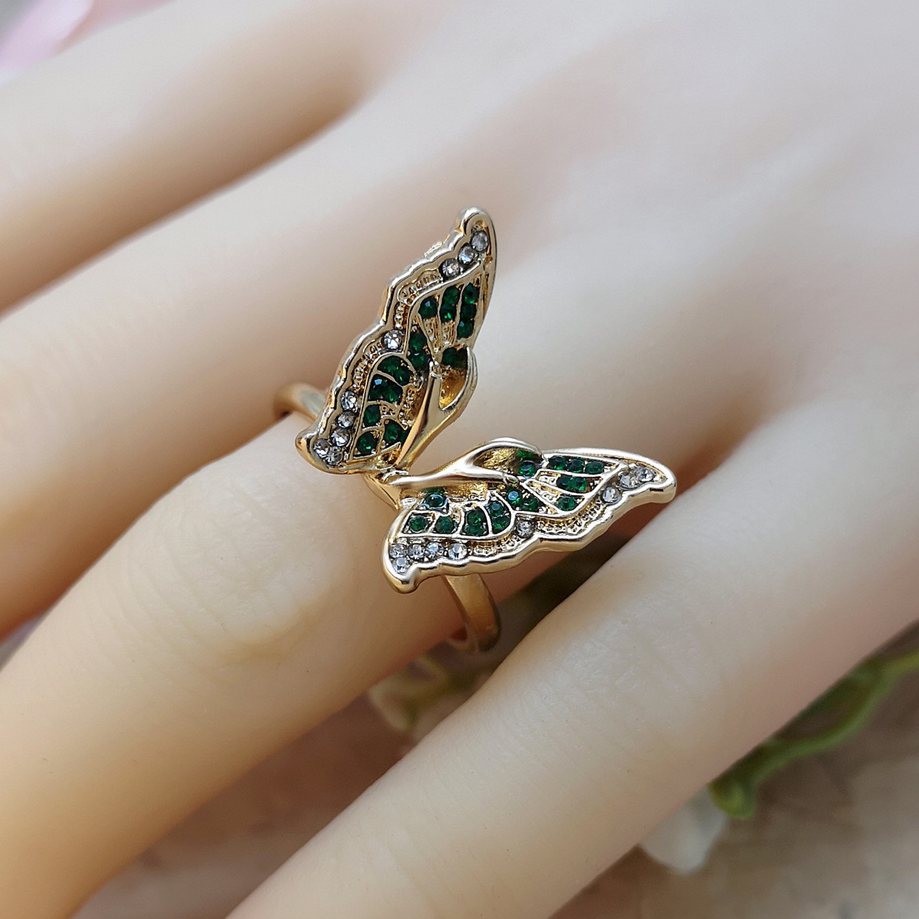 Retro Butterfly Alloy Inlay Zircon Womenu0027S Rings 1 Piece