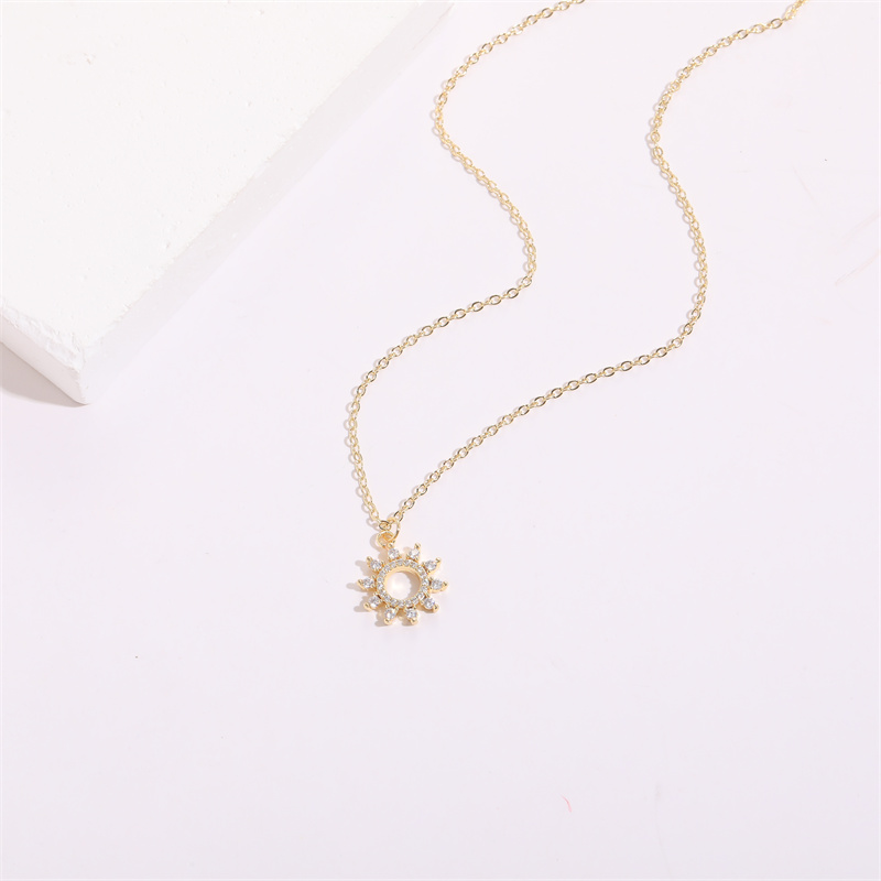 Simple Style Sun Star Copper Gold Plated Zircon Pendant Necklace 1 Piece