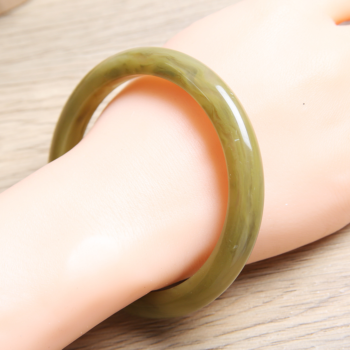 Vintage Style Round Synthetic Resin Womenu0027S Bangle 1 Piece