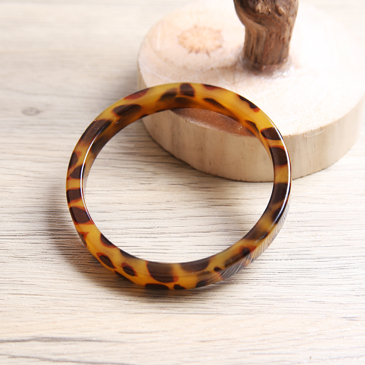 Vintage Style Round Synthetic Resin Womenu0027S Bangle 1 Piece