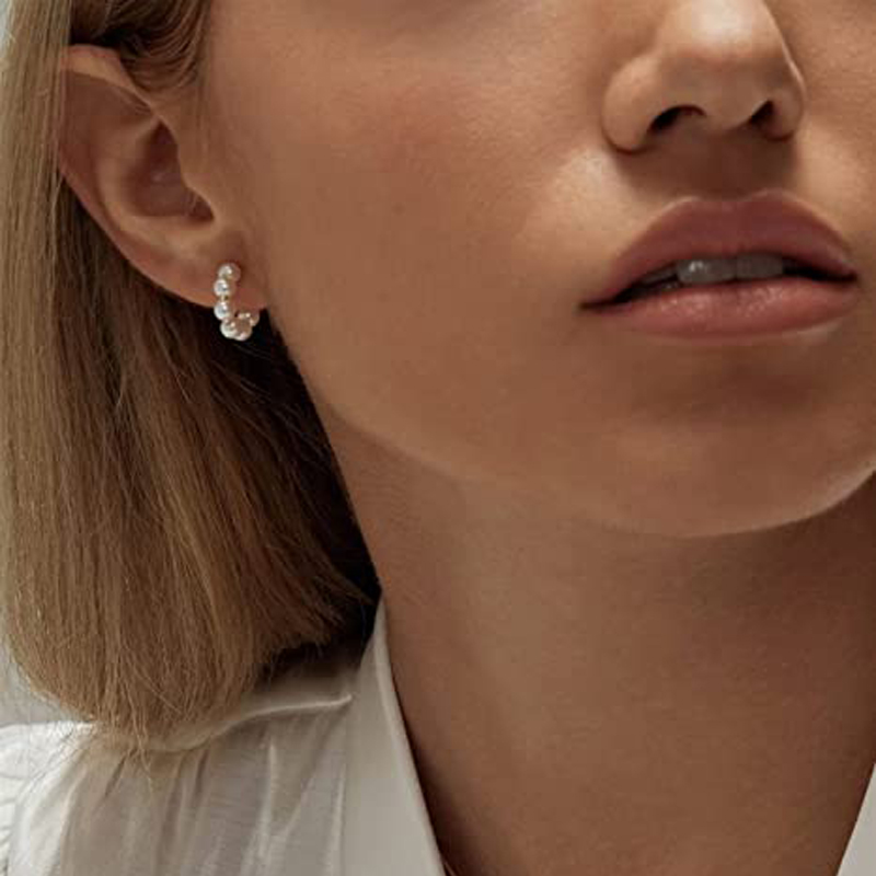 Classic Style C Shape Imitation Pearl Copper Beaded Plating Artificial Pearls Ear Studs 1 Pair
