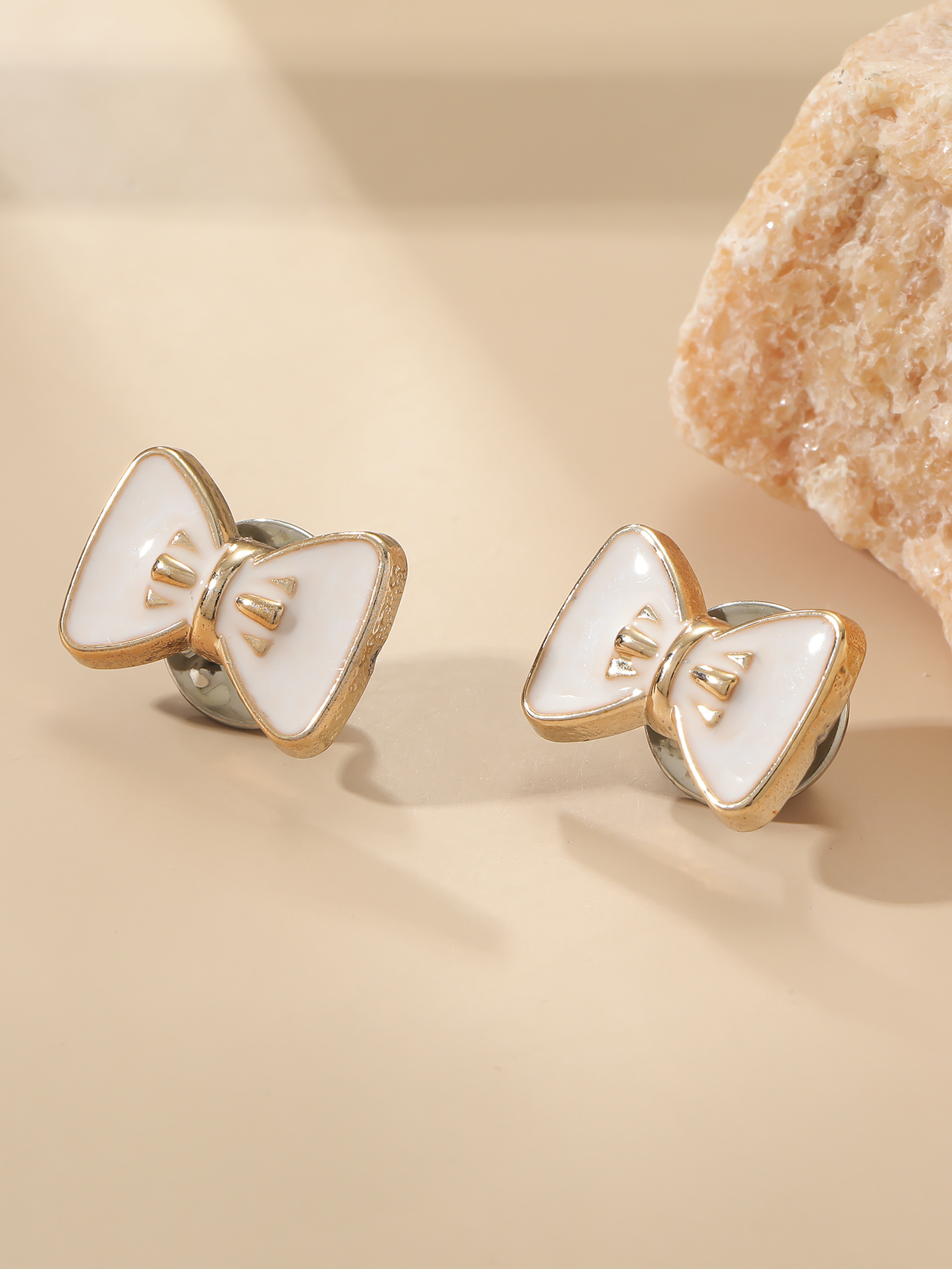 Simple Style Bow Knot Alloy Womenu0027S Brooches