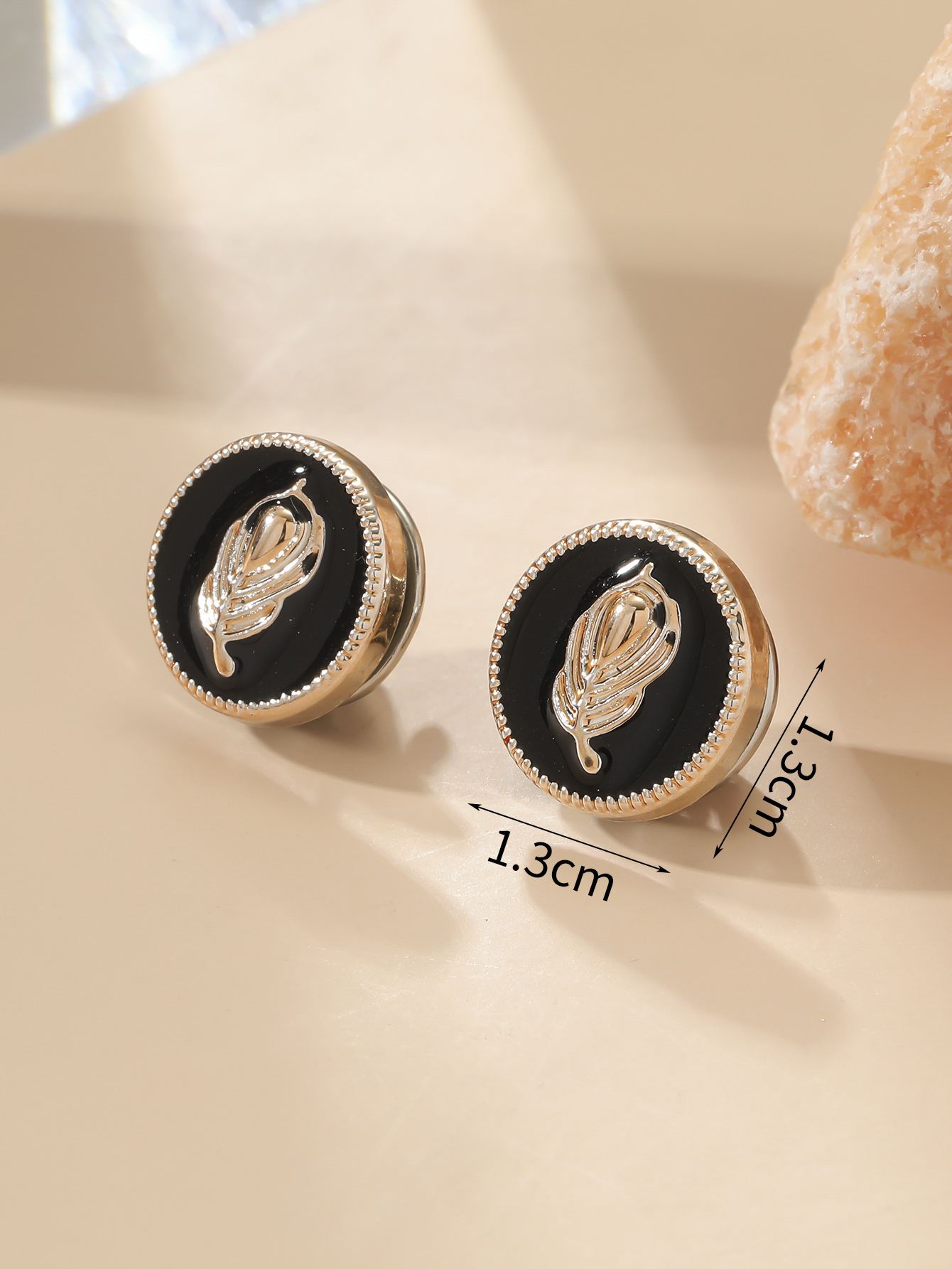 Simple Style Feather Alloy Womenu0027S Brooches