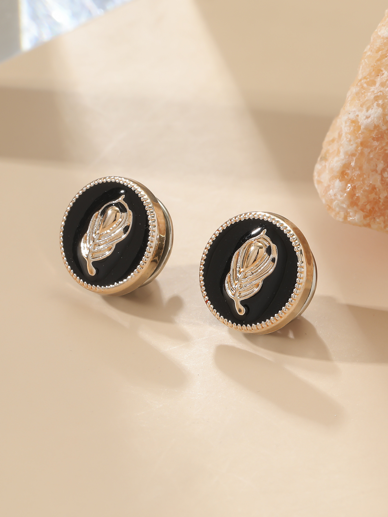 Simple Style Feather Alloy Womenu0027S Brooches