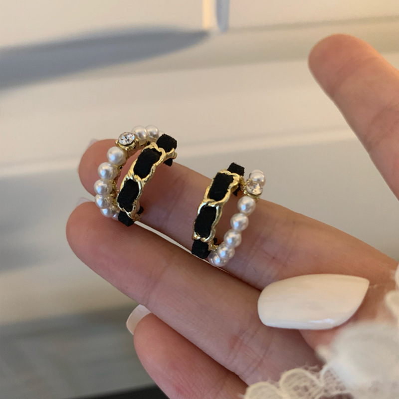 Classic Style C Shape Alloy Inlay Artificial Pearls Rhinestones Womenu0027S Ear Studs 1 Pair