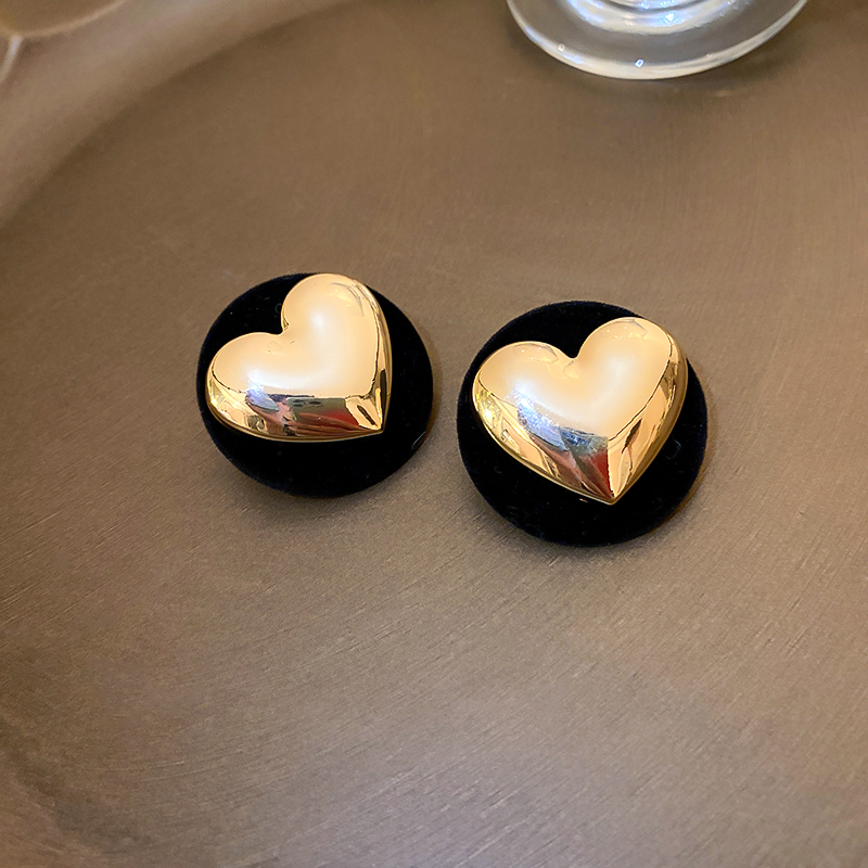 Retro Heart Shape Gold Plated Heart Womenu0027S Ear Studs 1 Pair