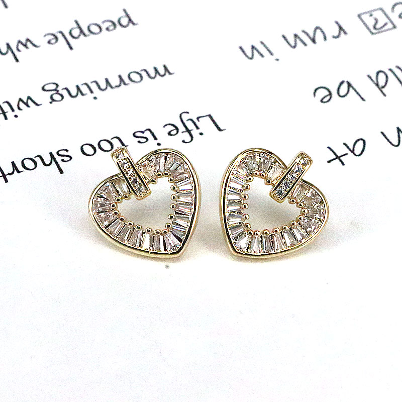 Fashion Heart Shape Gold Plated Hollow Out Artificial Rhinestones Womenu0027S Ear Studs 1 Pair