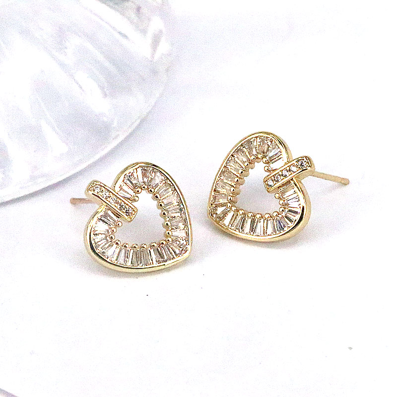 Fashion Heart Shape Gold Plated Hollow Out Artificial Rhinestones Womenu0027S Ear Studs 1 Pair