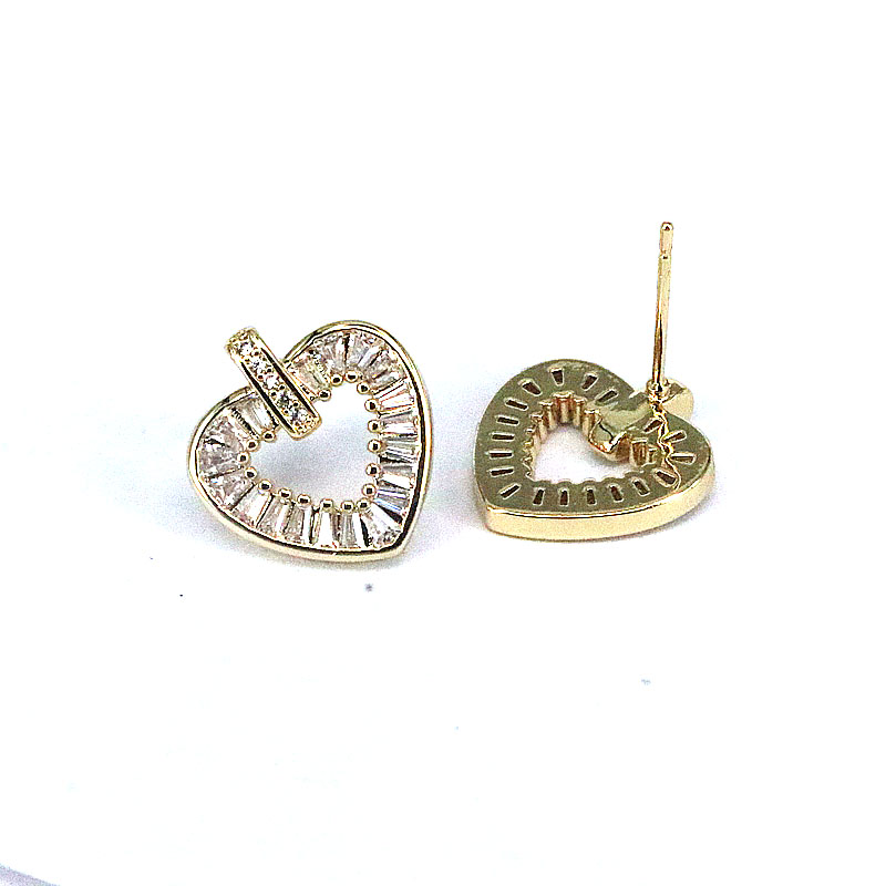 Fashion Heart Shape Gold Plated Hollow Out Artificial Rhinestones Womenu0027S Ear Studs 1 Pair