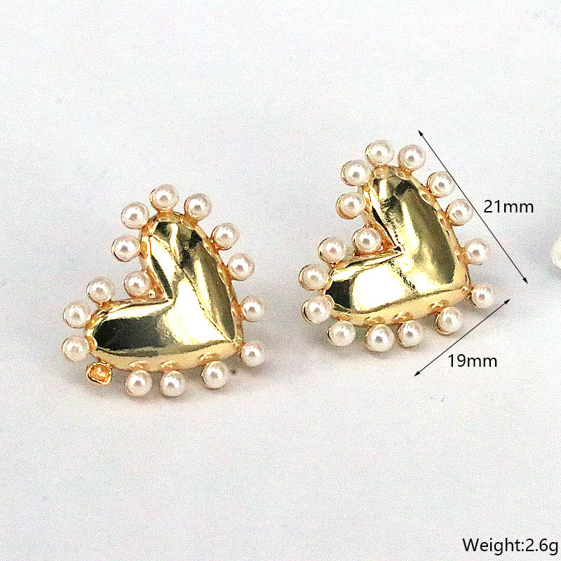 Fashion Heart Shape Copper Gold Plated Inlay Pearl Ear Studs 1 Pair