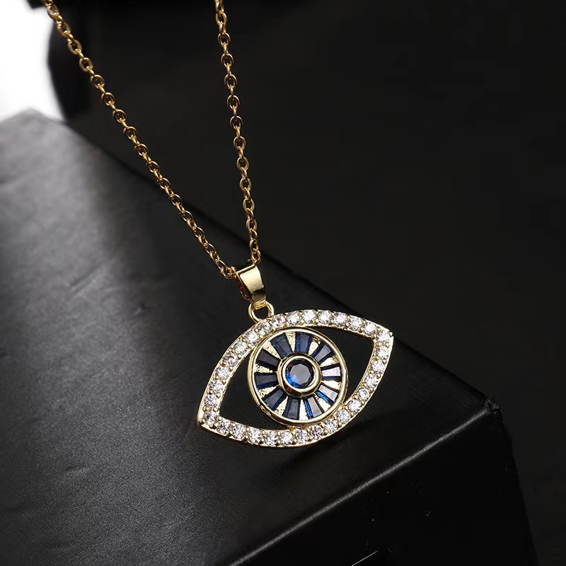 Retro Devilu0027S Eye Tree Heart Shape Alloy Inlay Zircon Womenu0027S Pendant Necklace 1 Piece