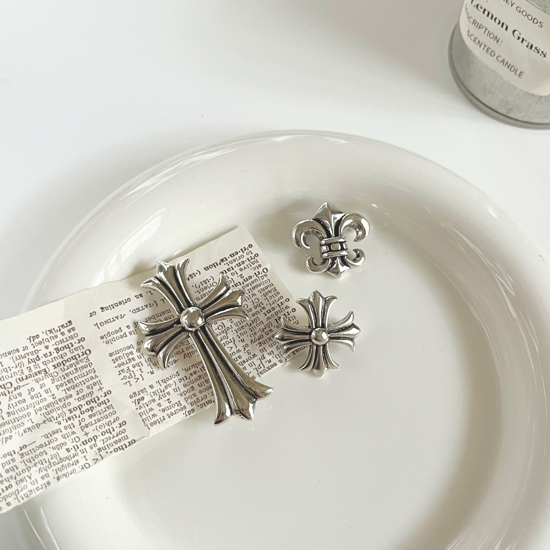 Vintage Style Cross Alloy Plating Unisex Brooches 1 Piece