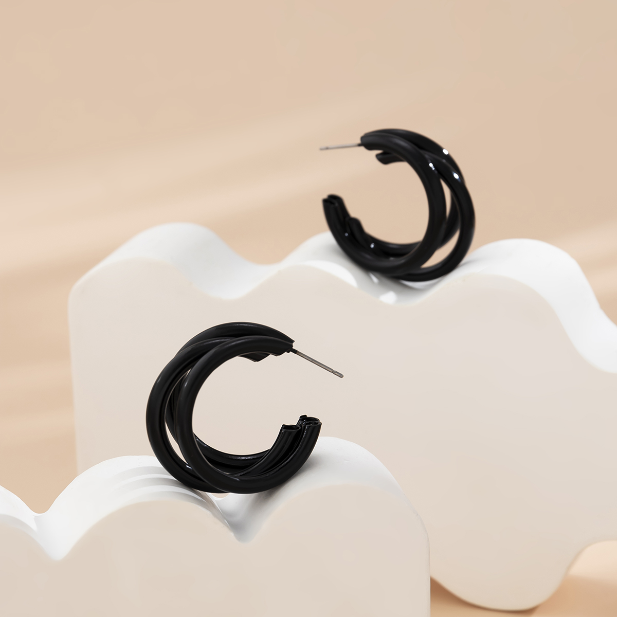 Cool Style C Shape Iron Spray Paint Three-dimensional Womenu0027S Ear Studs 1 Pair