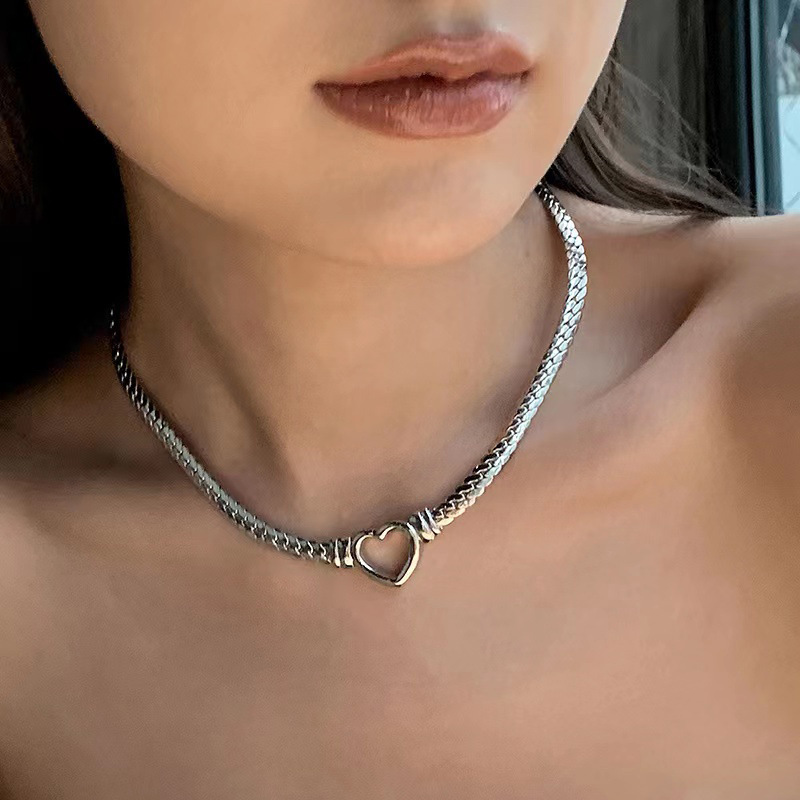 Retro Heart Shape Stainless Steel Plating Choker 1 Piece