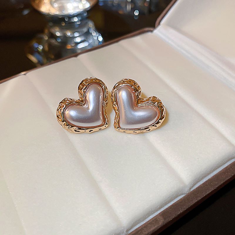 Retro Heart Shape Imitation Pearl Alloy Womenu0027S Ear Studs 1 Pair