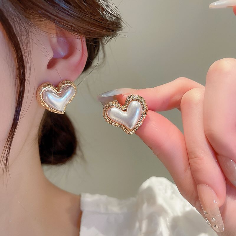 Retro Heart Shape Imitation Pearl Alloy Womenu0027S Ear Studs 1 Pair