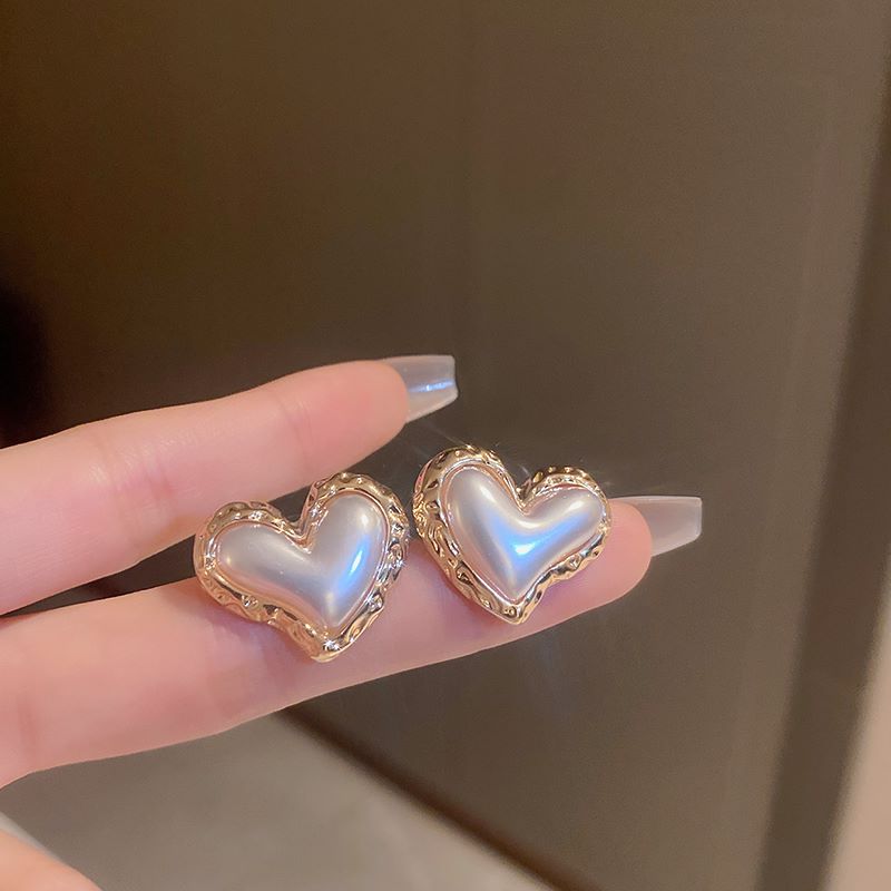 Retro Heart Shape Imitation Pearl Alloy Womenu0027S Ear Studs 1 Pair