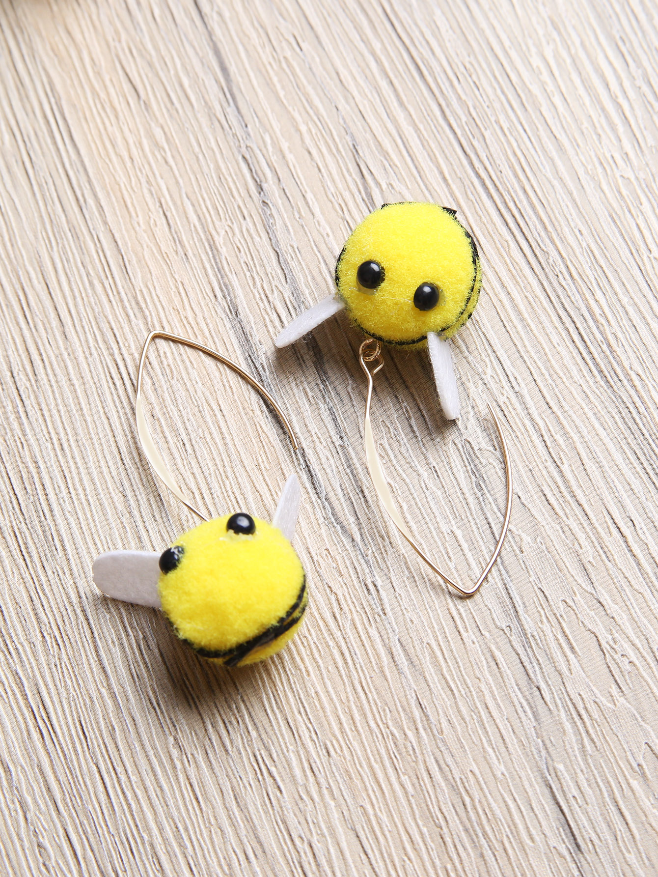 Sweet Bee Alloy Flocking Womenu0027S Ear hook 1 Pair