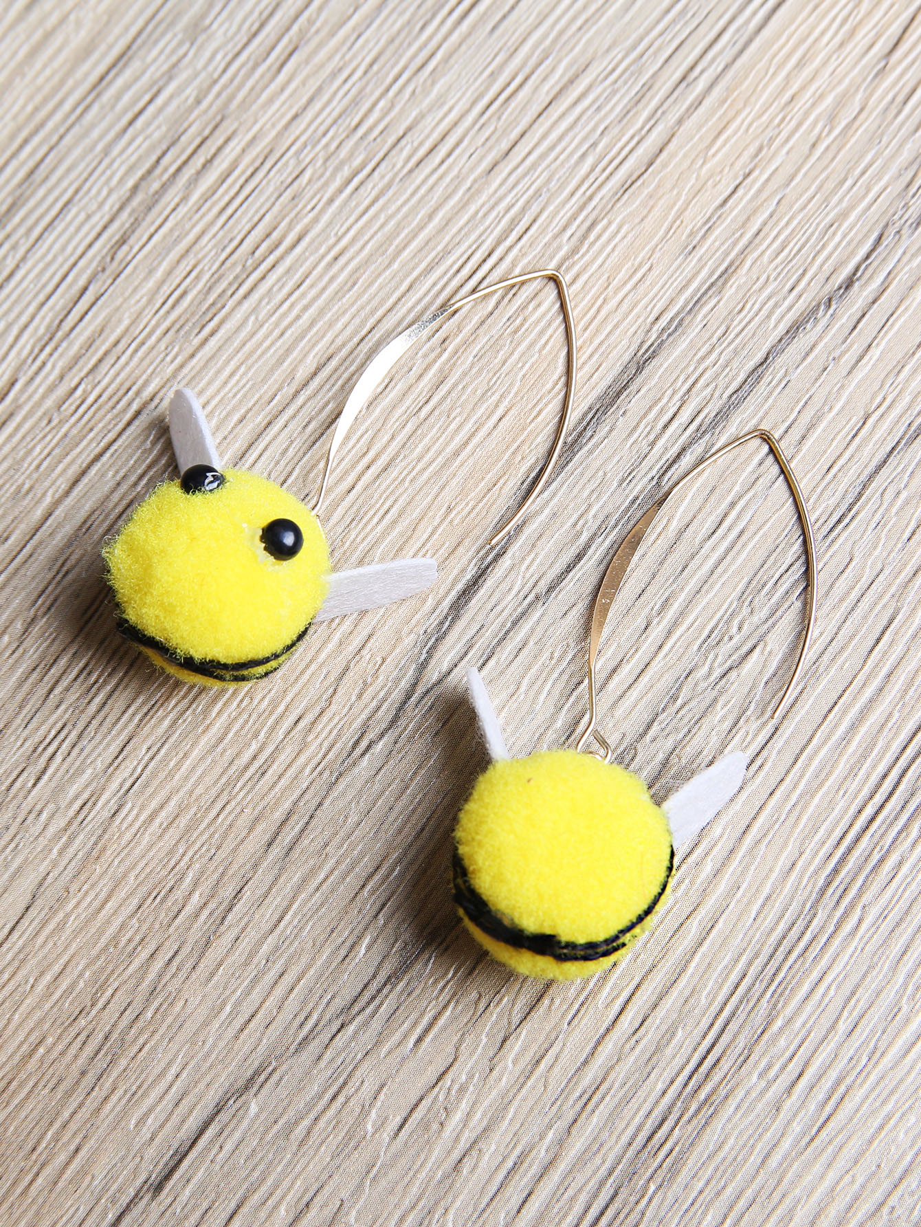 Sweet Bee Alloy Flocking Womenu0027S Ear hook 1 Pair