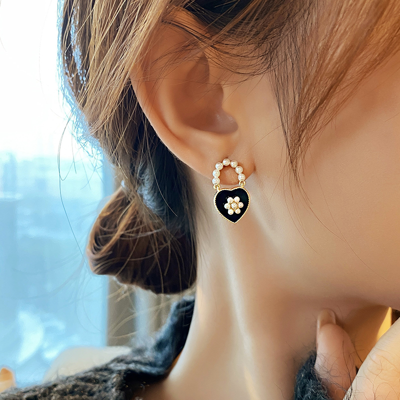 Korean Style Heart Shape Alloy Plating Artificial Pearls Womenu0027S Ear Studs 1 Pair