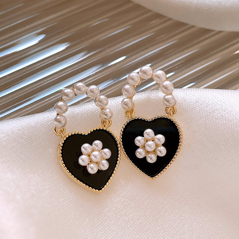 Korean Style Heart Shape Alloy Plating Artificial Pearls Womenu0027S Ear Studs 1 Pair