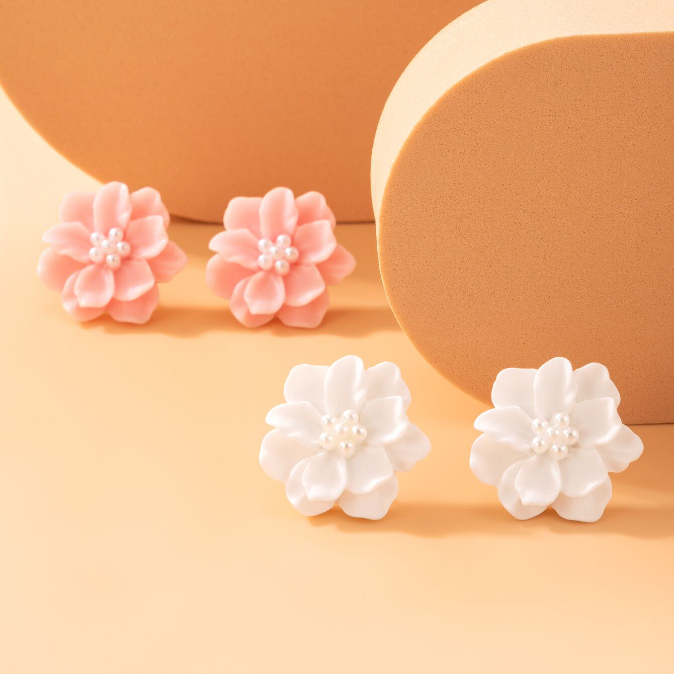 Simple Style Flower Alloy Three-dimensional Womenu0027S Ear Studs 1 Pair