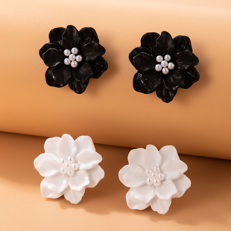 Simple Style Flower Alloy Three-dimensional Womenu0027S Ear Studs 1 Pair