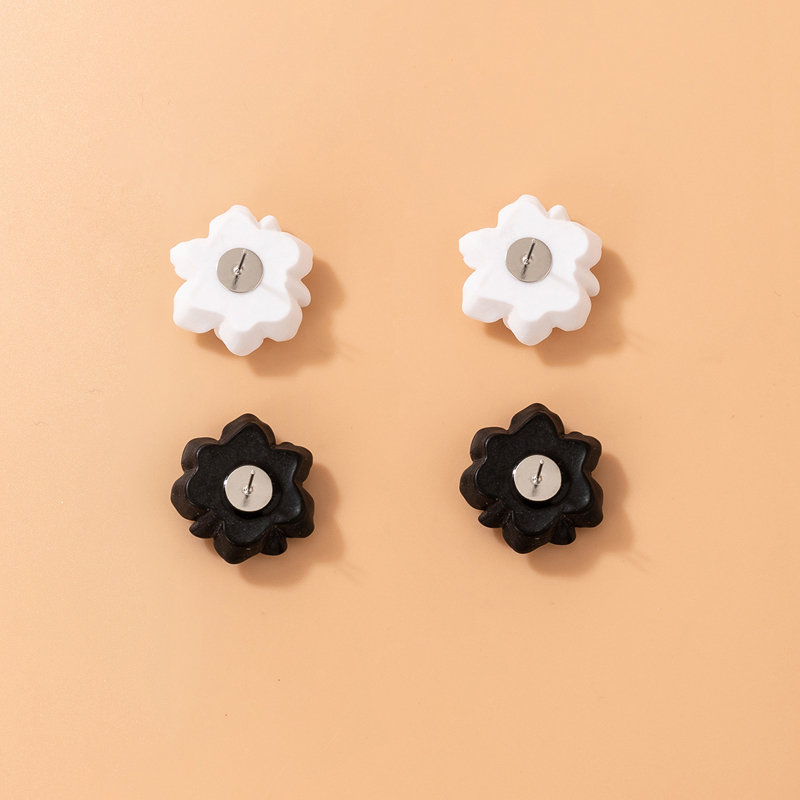 Simple Style Flower Alloy Three-dimensional Womenu0027S Ear Studs 1 Pair