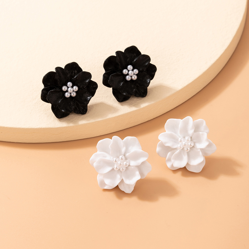 Simple Style Flower Alloy Three-dimensional Womenu0027S Ear Studs 1 Pair