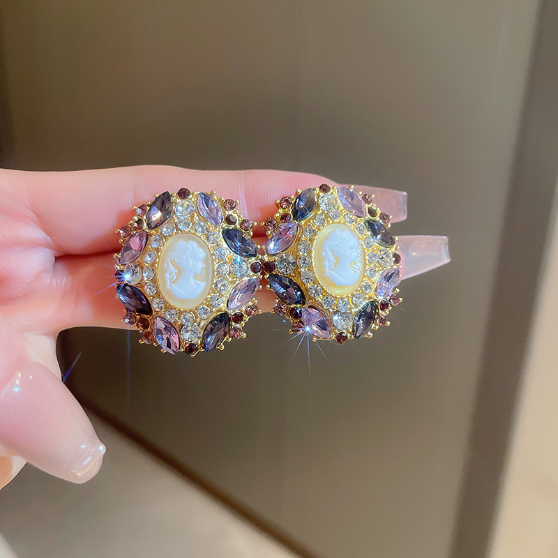 Retro Oval Copper Inlay Rhinestones Ear Studs 1 Pair