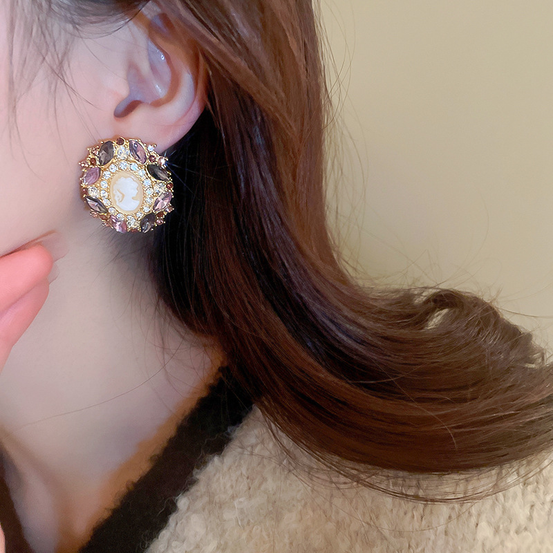 Retro Oval Copper Inlay Rhinestones Ear Studs 1 Pair