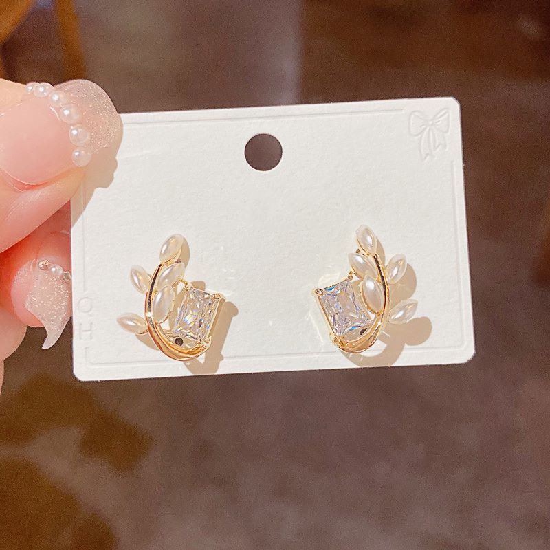 Elegant Leaves Copper Plating Zircon Ear Studs 1 Pair