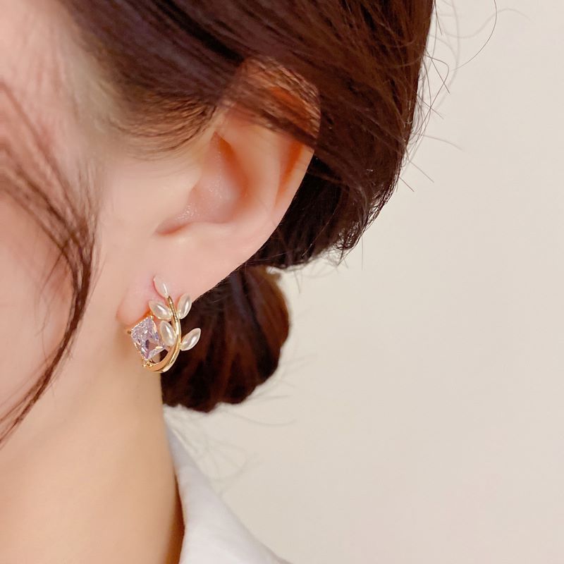 Elegant Leaves Copper Plating Zircon Ear Studs 1 Pair